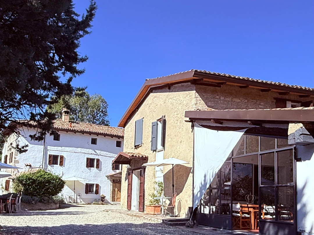 Sotto I Sassi