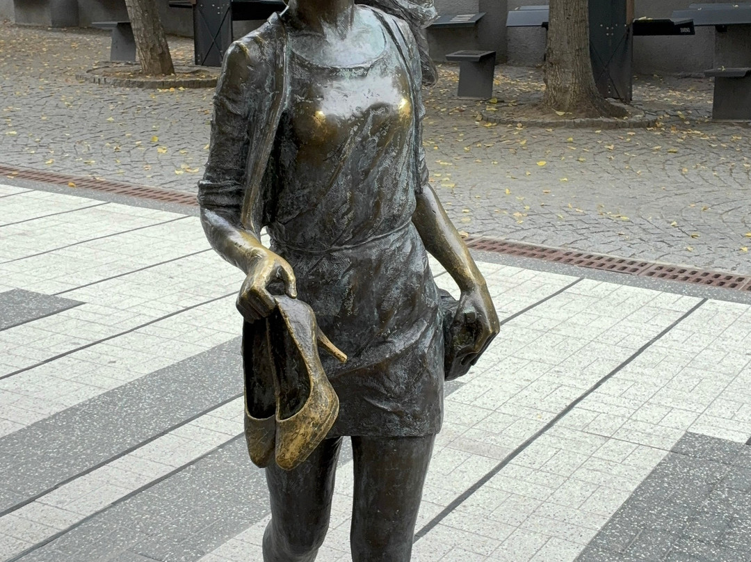 Sculpture of Lovers-基希讷乌必去景点