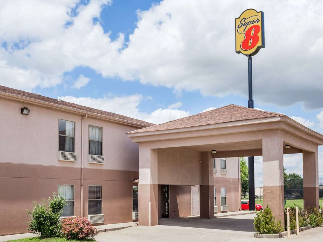 Super 8 by Wyndham Harrisburg