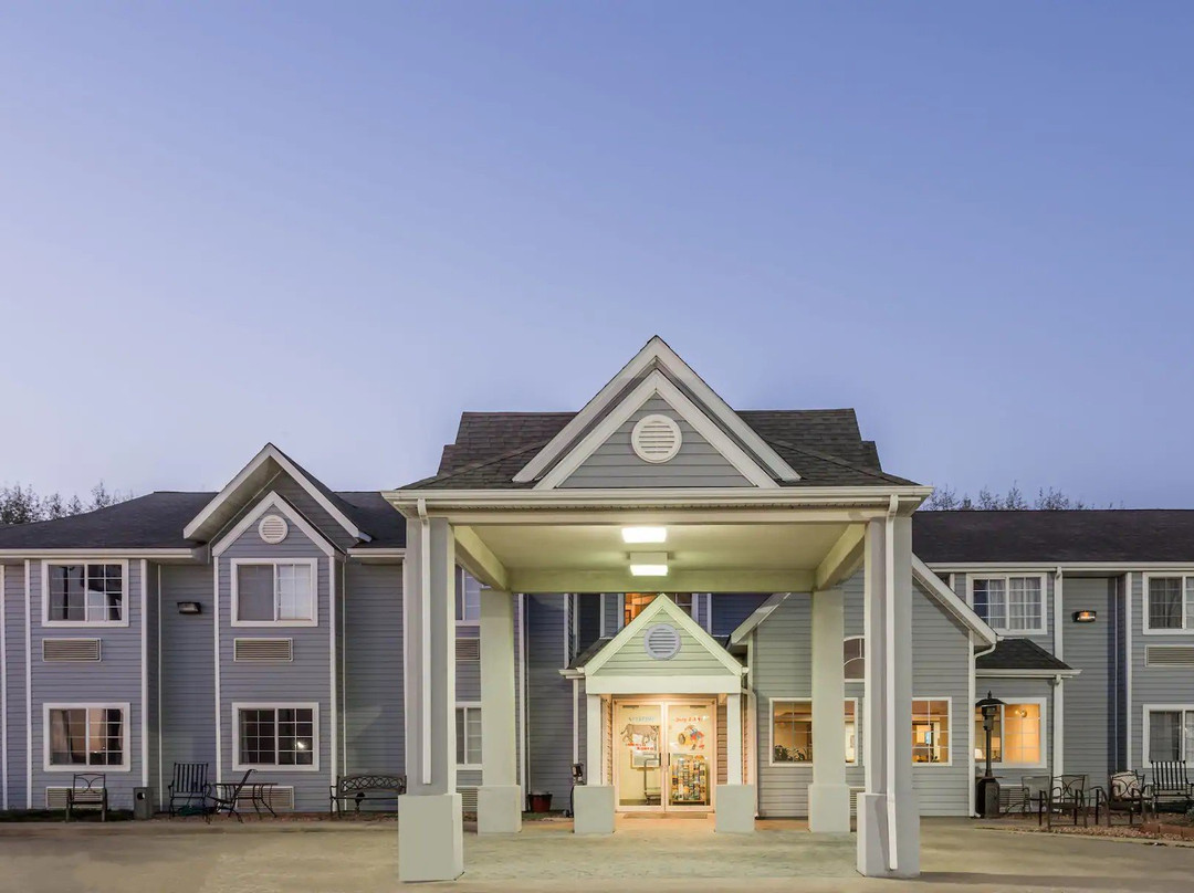 Boarders Inn & Suites by Cobblestone Hotels - Brush主图