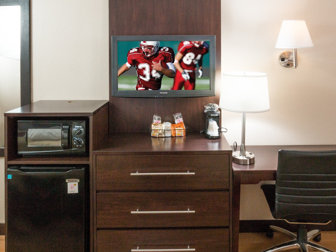 Red Roof PLUS+ Pittsburgh South Airport主图