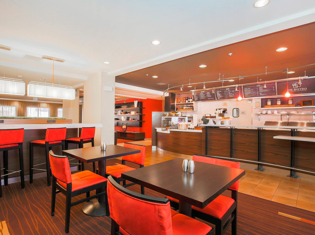 萨利纳斯蒙特利万豪万怡酒店主图