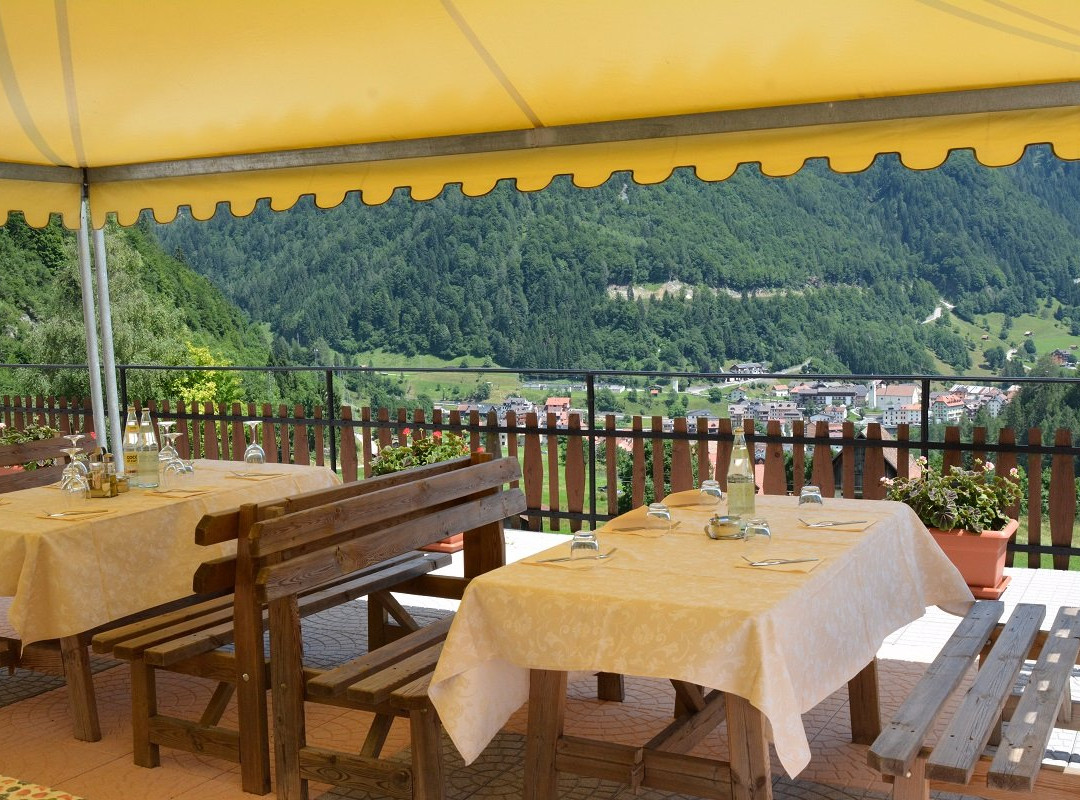 Forni Avoltri酒店住宿-Albergo Miravalle