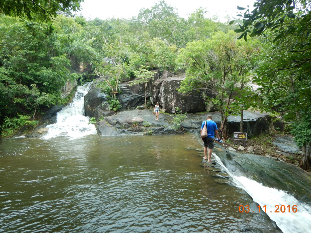 班武里旅游景点-Huai Yang Waterfall National Park