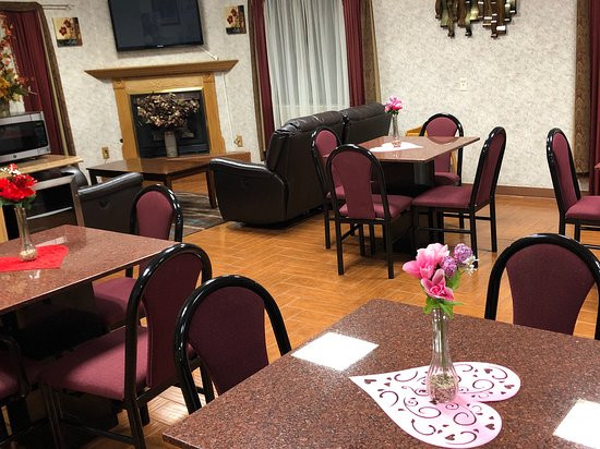 Super 8 by Wyndham Three Rivers主图