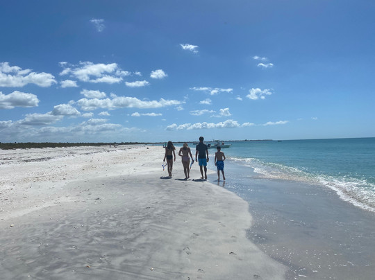 Adventures in Paradise Fort Myers Beach-迈尔斯堡海滩必去景点