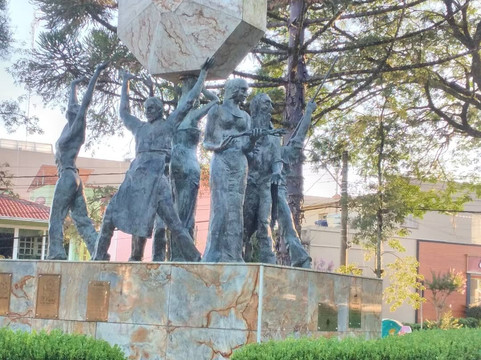 Vitóriatur-格拉玛多必去景点