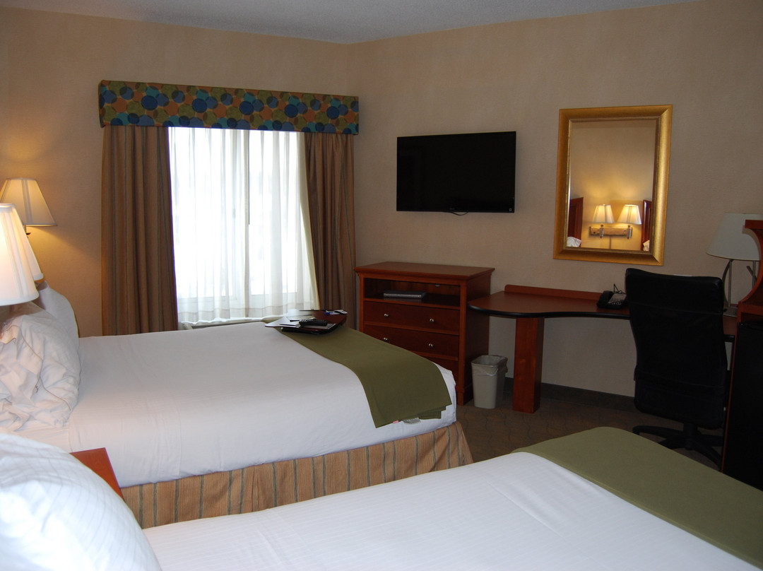 Holiday Inn Express & Suites Auburn Hills By IHG主图