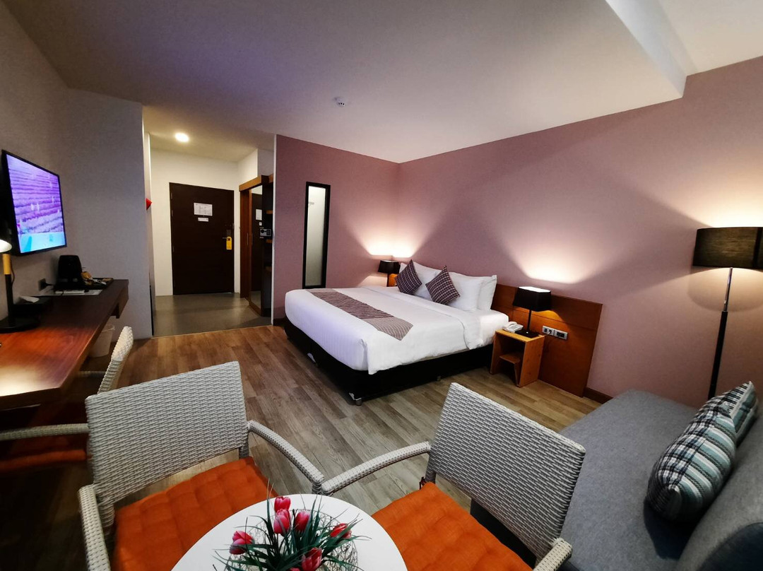 Comet Hotel Surat Thani主图