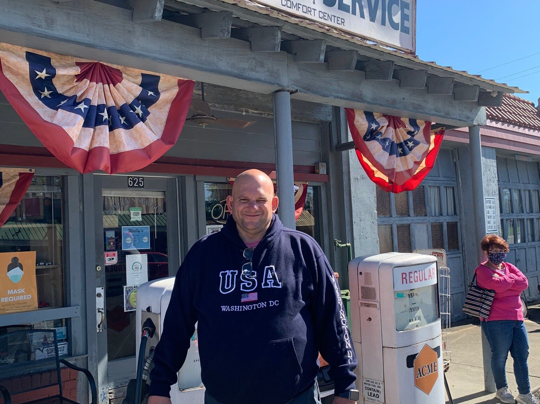 Wally's Service Station景点图片