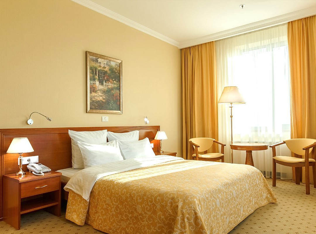 艾瓦伦酒店主图