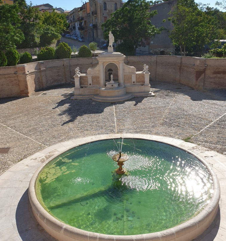 Fontana Cavallina-Genzano di Lucania必去景点