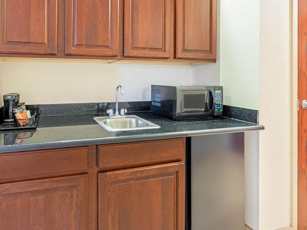 La Quinta Inn & Suites by Wyndham Midwest City - Tinker AFB主图