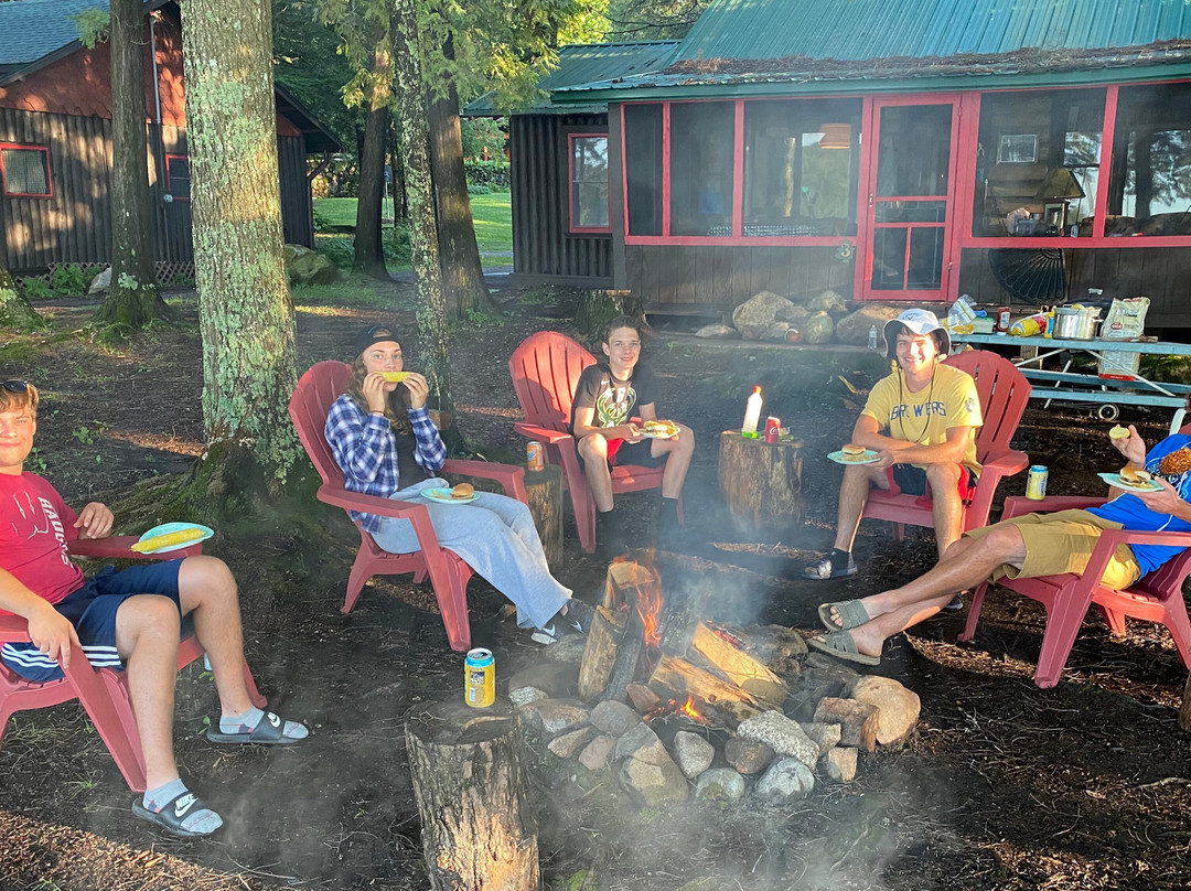 Ghost Lake Lodge主图