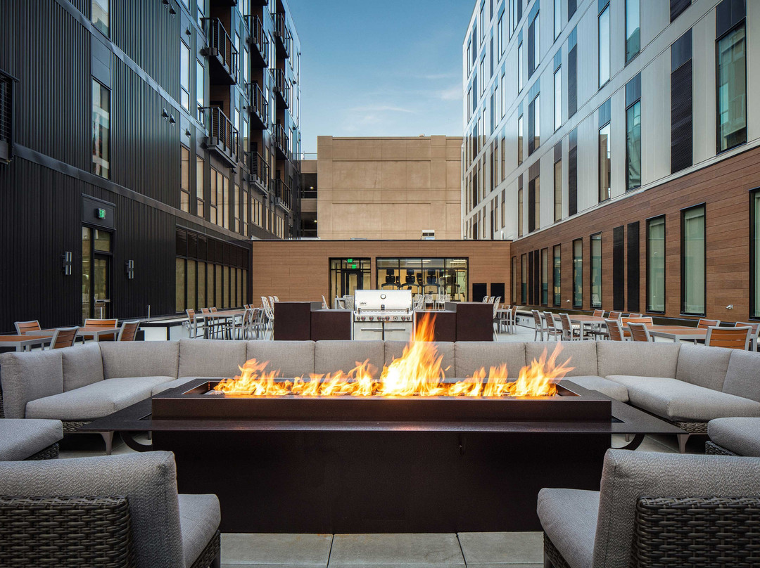 Element Iowa City主图