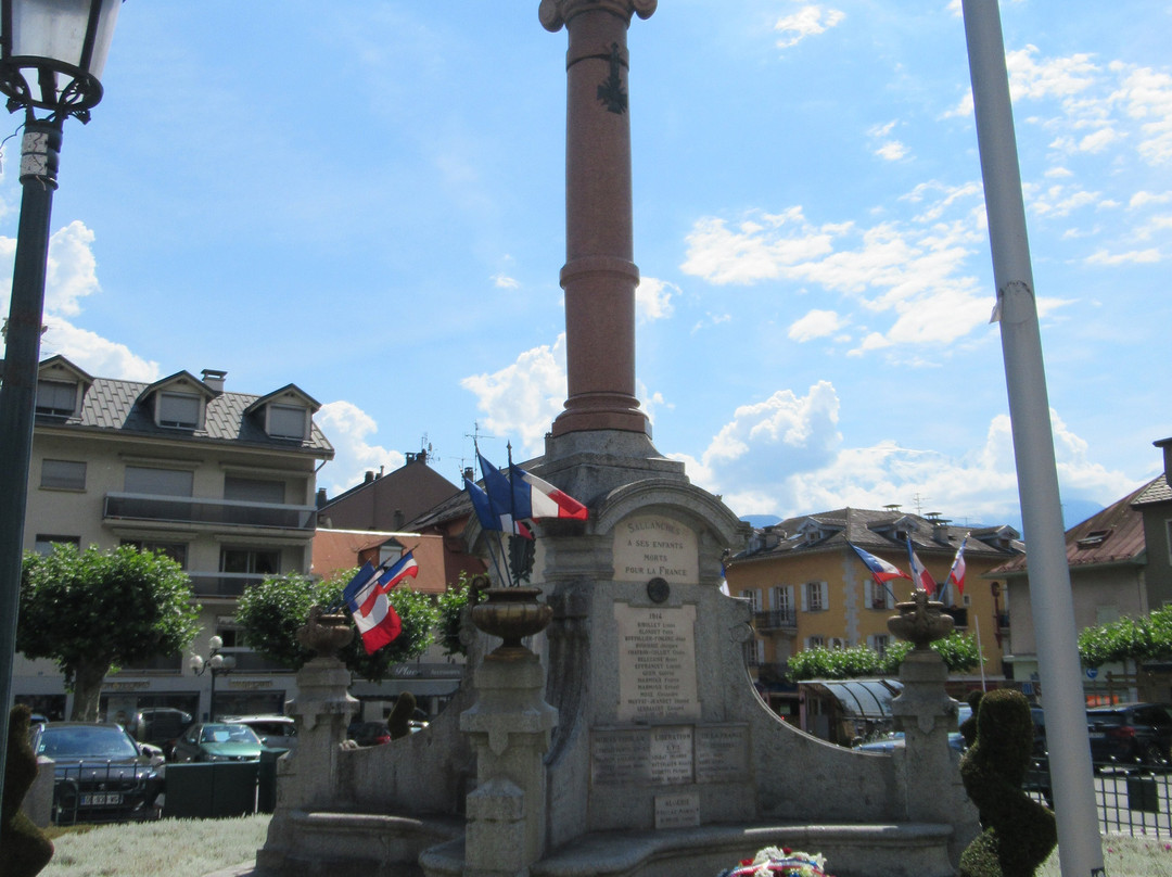 Monument Communal-萨朗什必去景点