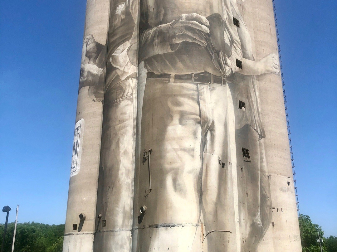 Fort Dodge Grain Silo Mural景点图片