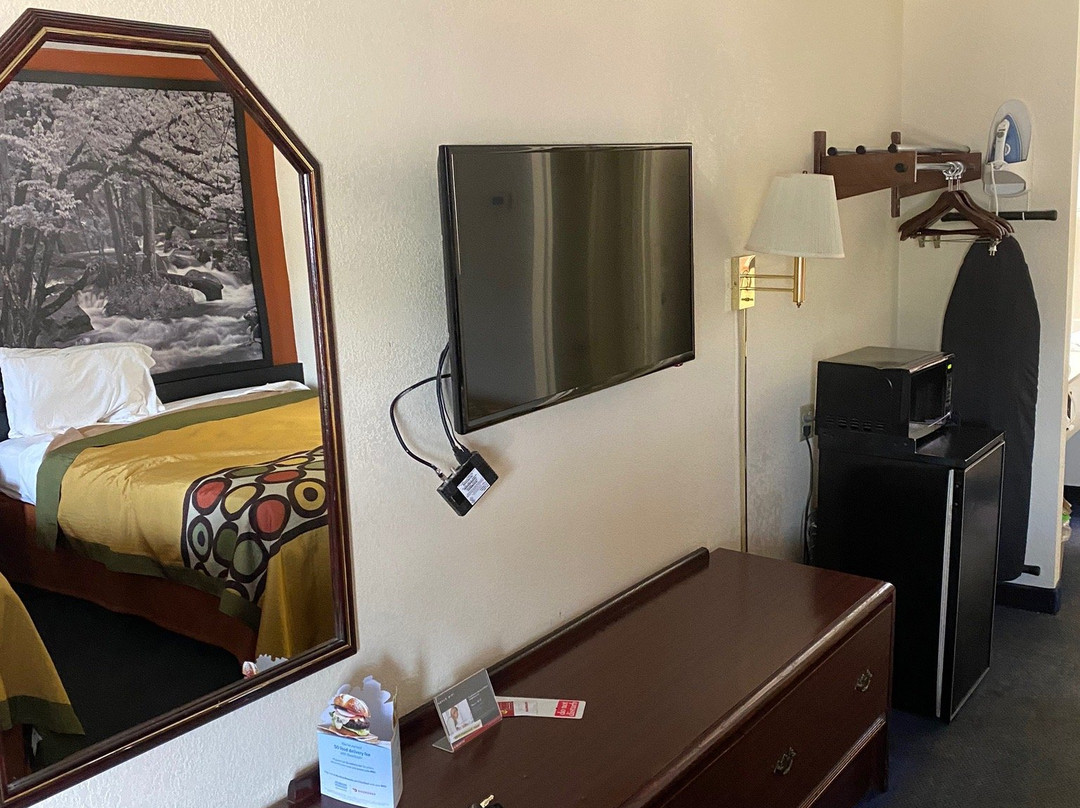 Super 8 by Wyndham Cleveland主图