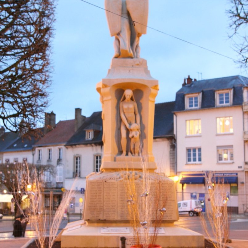 Monument Aux Morts D'autun景点图片