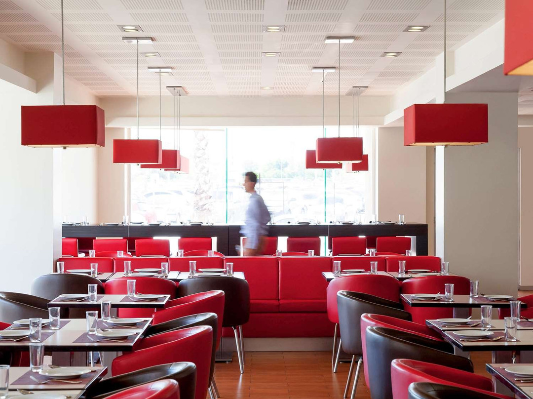 宜必思埃莫西约酒店主图