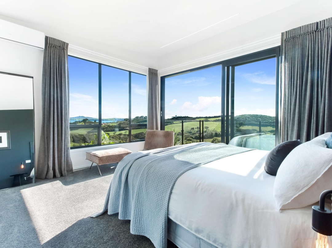 Cable Bay Views主图