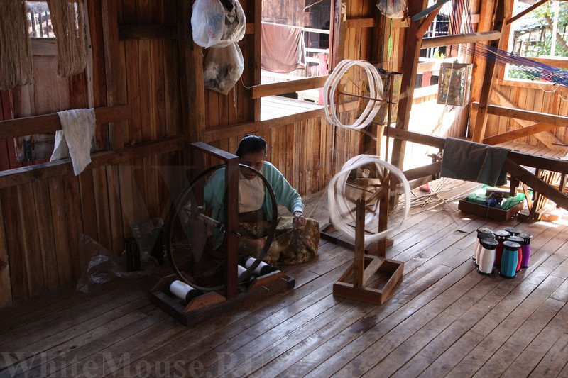 Khit Sunn Yin Lotus, Silk and Cotton Hand Weaving Centre-东枝必去景点