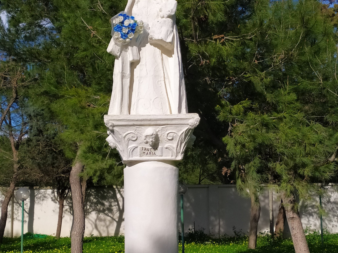 Chiesa di Santa Maria-Uta必去景点