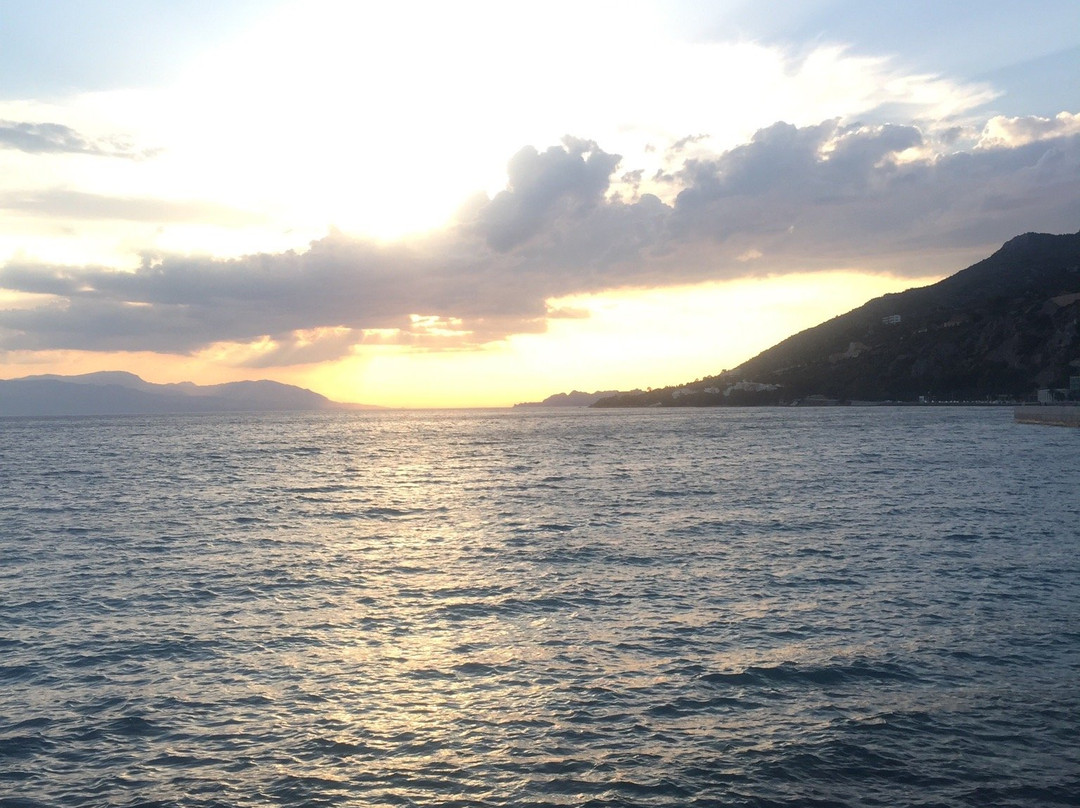 Loutraki Beach-路特奇必去景点