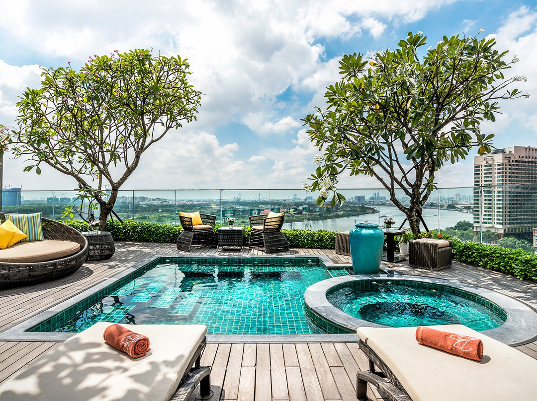 银地朱莉酒店主图