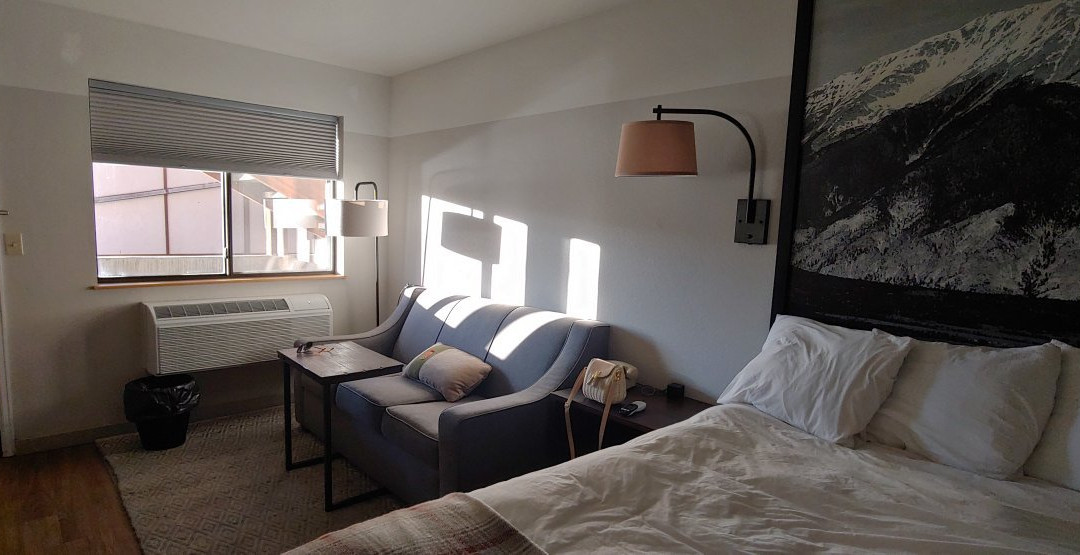 萨利达速8酒店主图