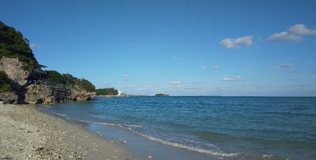 Hyakuna Beach景点图片