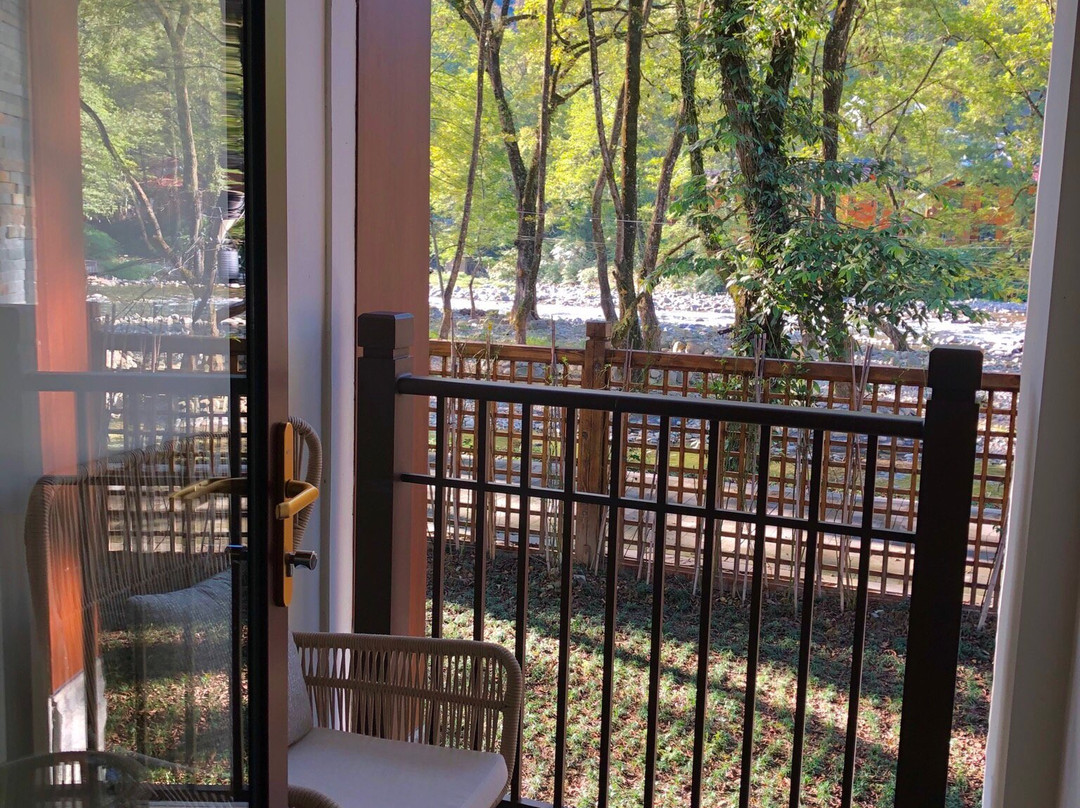 梵净山栖溪度假酒店主图