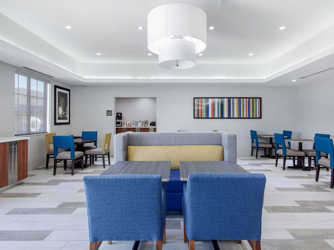 Holiday Inn Express & Suites Tulsa East - Catoosa By IHG主图