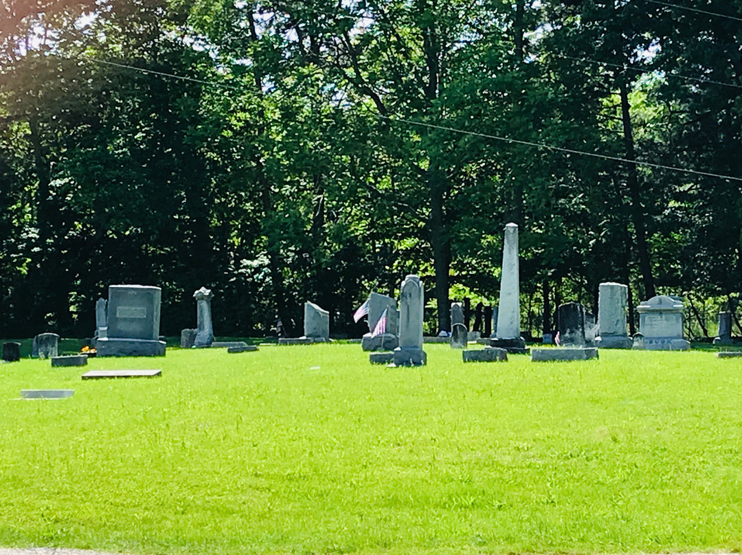 Tompkin Cemetery景点图片