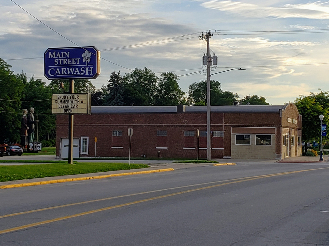Anamosa旅游景点-God Bless America Statue