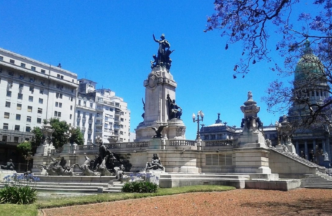 Monumento de los dos Congresos景点图片