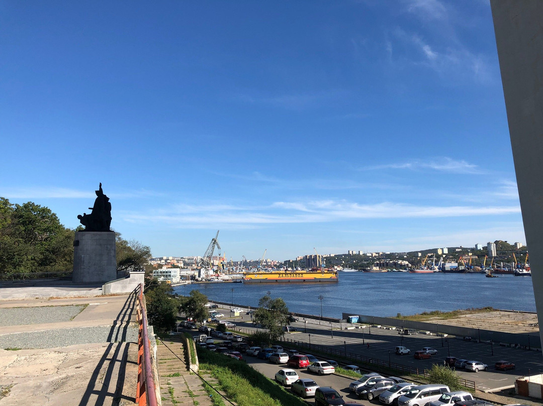 Monument to Sailors-海参崴必去景点
