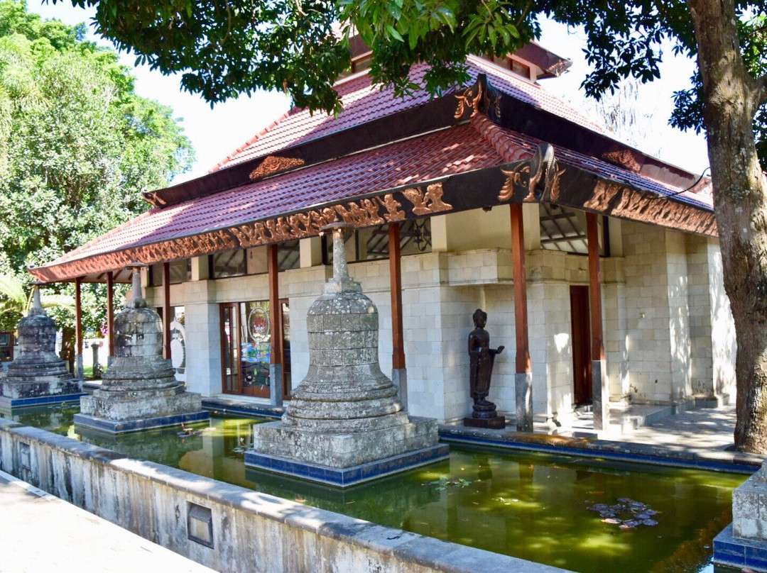 Candi Mendut (Temple)景点图片