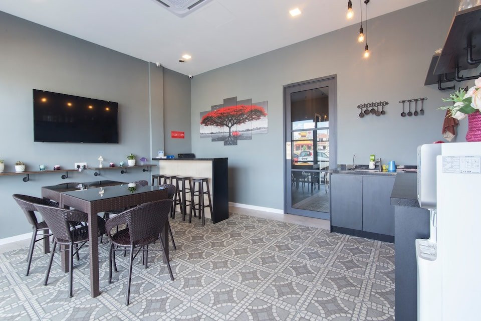 OYO 1145 Lea Guest House & Cafe主图