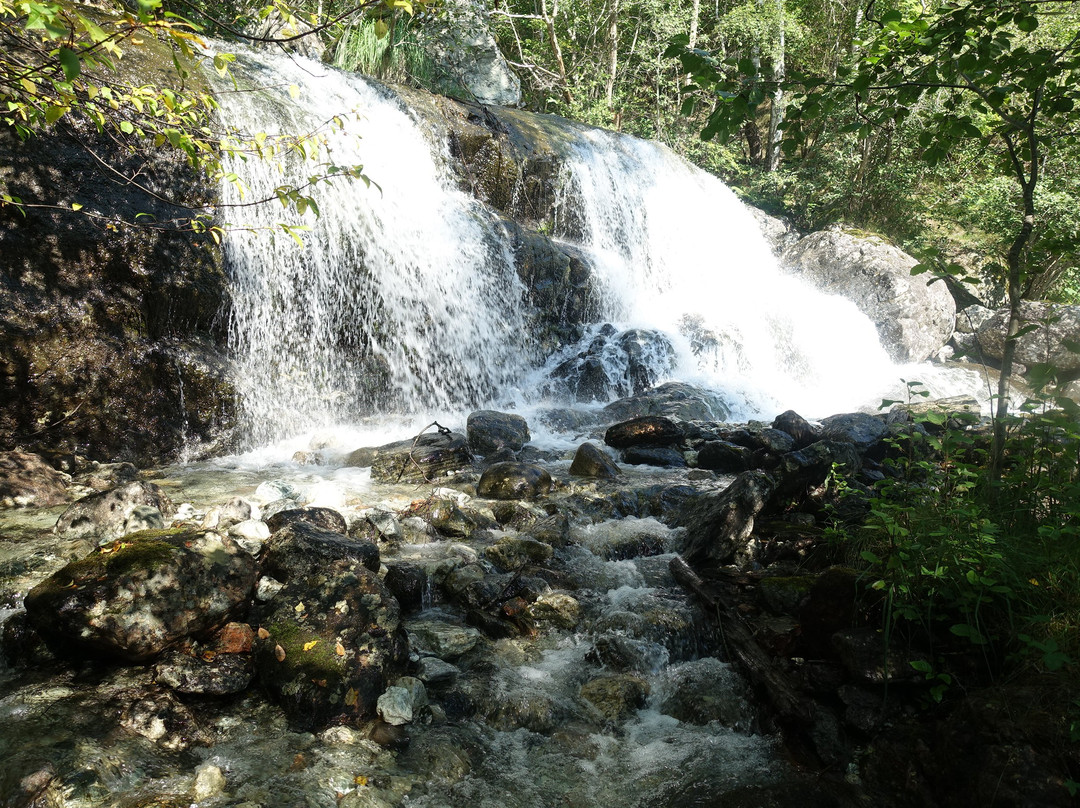 Stodnafossen Waterfalls-Laerdalsoyri必去景点