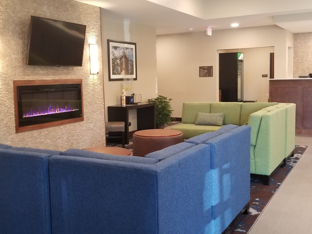 Comfort Inn & Suites near ISU Campus主图