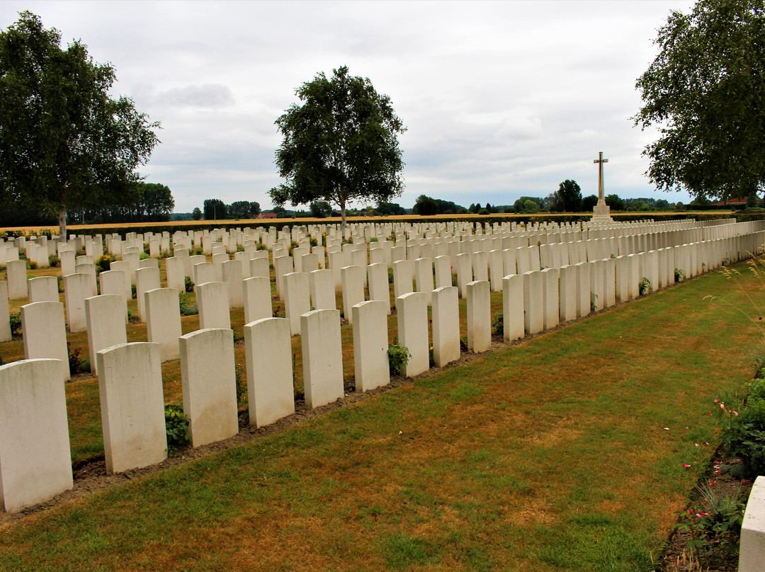 Y Farm Military Cemetery-Bois-Grenier必去景点