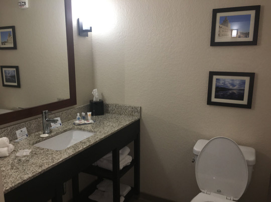 Country Inn & Suites by Radisson, Cedar Rapids Airport, IA主图