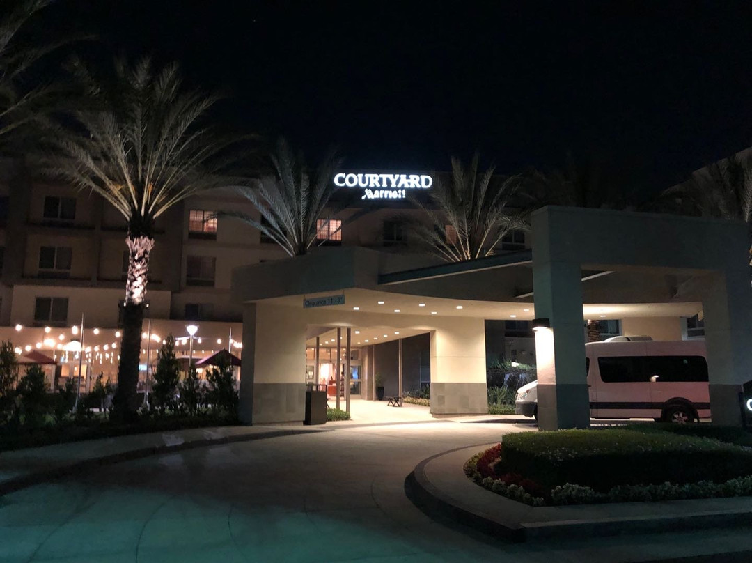 长滩机场万怡酒店主图