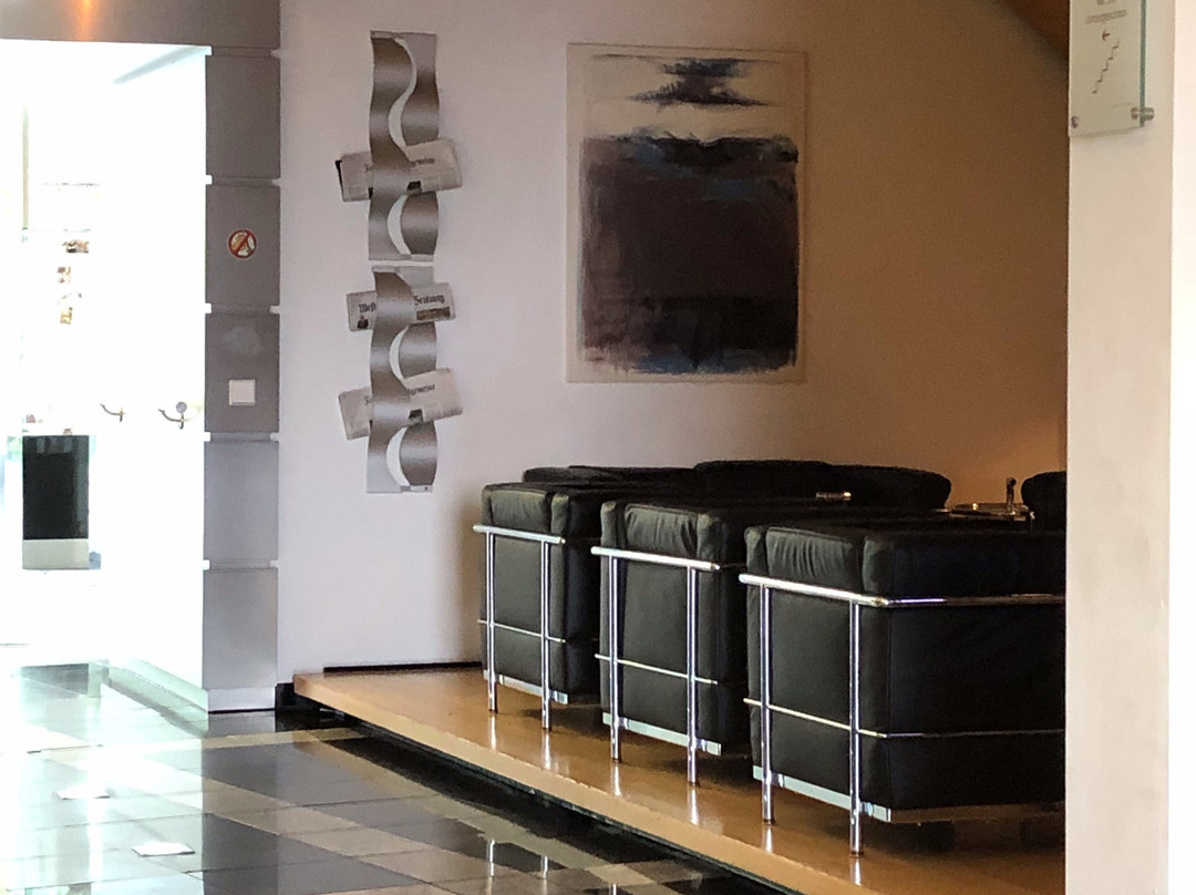 宫蒙塔尔酒店主图