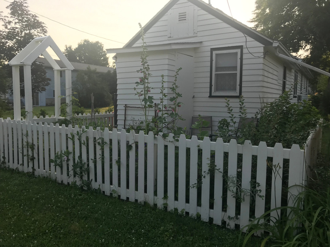 Historic Knotty Pine Cabins主图