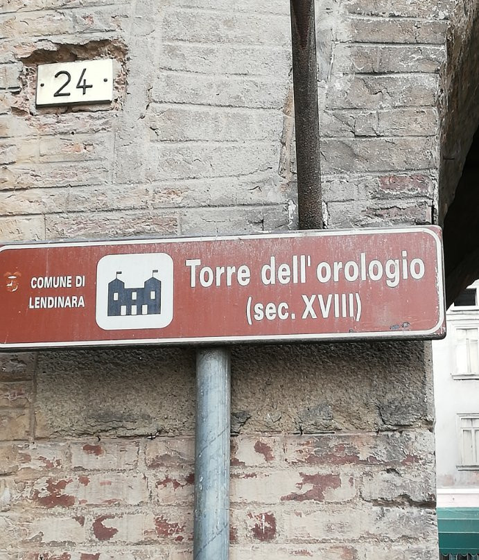 Torre dell'orologio - cella campanaria ed alti merli景点图片