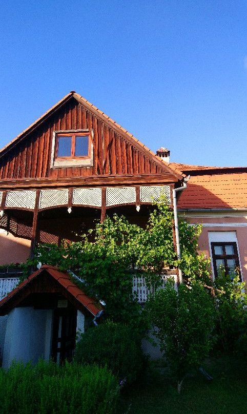 Kuria Vendeghaz主图