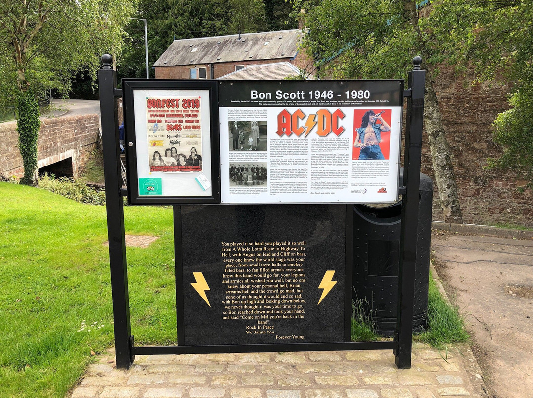 Bon Scott Statue-Kirriemuir必去景点