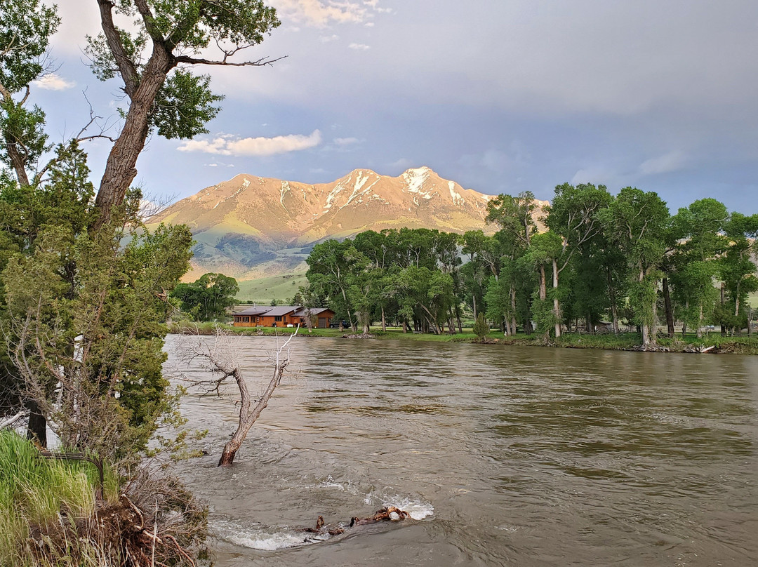 天堂之地食宿酒店主图
